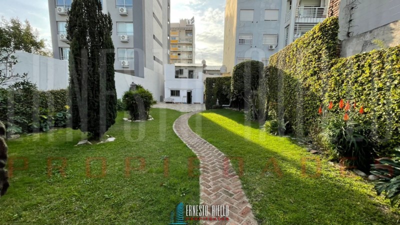 VENTA 2 CASAS EN PH. LOTE 10,82 X 45,10. IDEAL INVERSOR. EXCELENTE UBICACION
