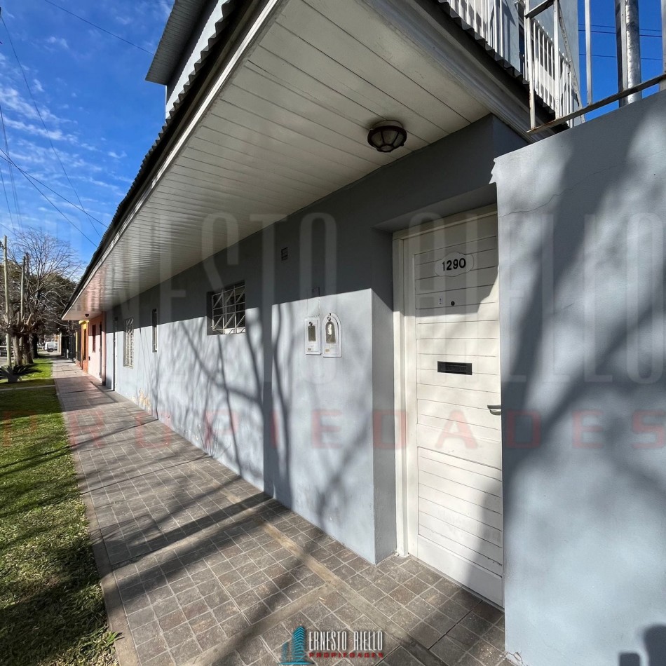 VENTA PH 2 AMBIENTES CON GARAGE, TERRAZA Y QUINCHO, QUILMES OESTE.