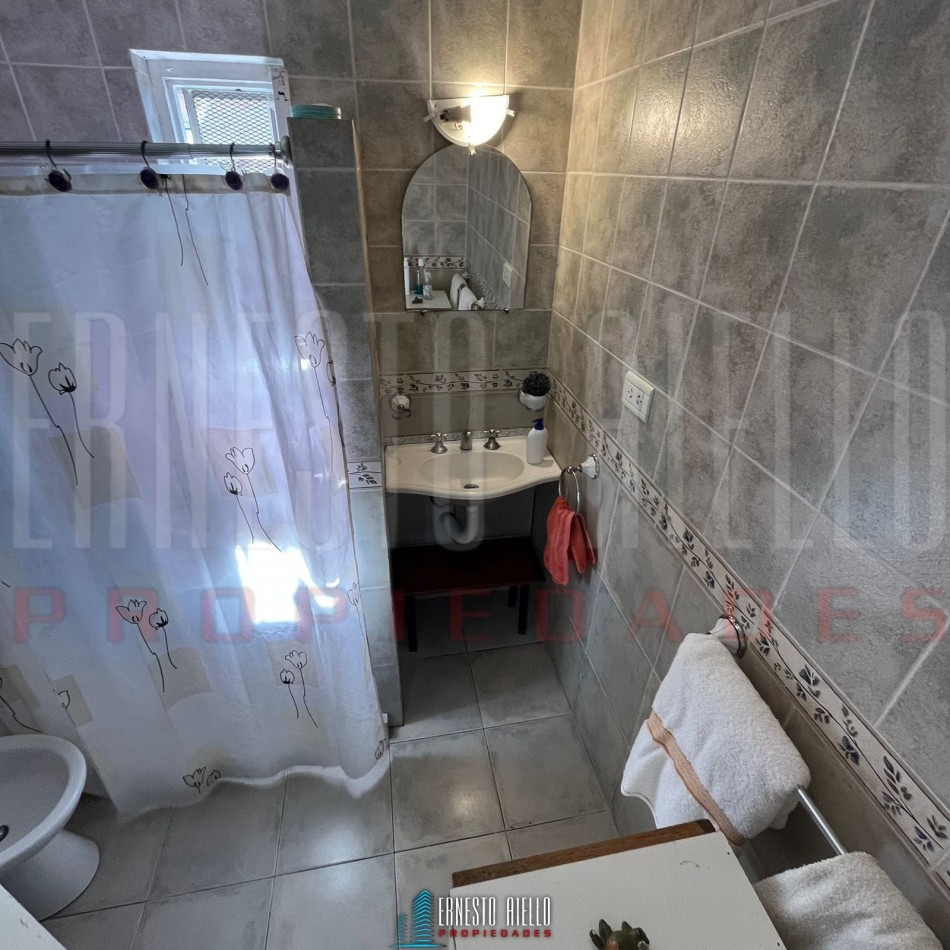 VENTA PH 2 AMBIENTES CON GARAGE, TERRAZA Y QUINCHO, QUILMES OESTE.