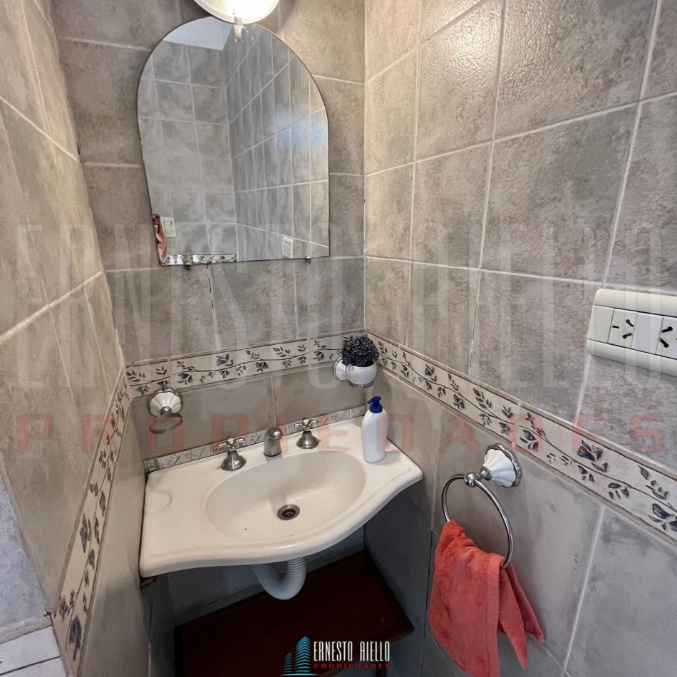 VENTA PH 2 AMBIENTES CON GARAGE, TERRAZA Y QUINCHO, QUILMES OESTE.