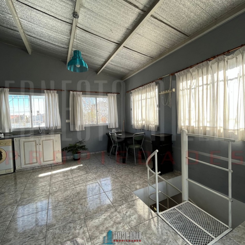 VENTA PH 2 AMBIENTES CON GARAGE, TERRAZA Y QUINCHO, QUILMES OESTE.