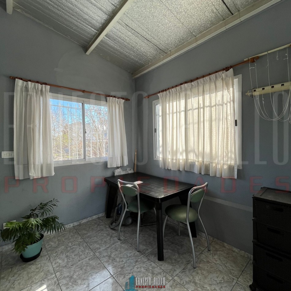 VENTA PH 2 AMBIENTES CON GARAGE, TERRAZA Y QUINCHO, QUILMES OESTE.