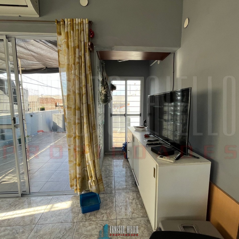 VENTA PH 2 AMBIENTES CON GARAGE, TERRAZA Y QUINCHO, QUILMES OESTE.