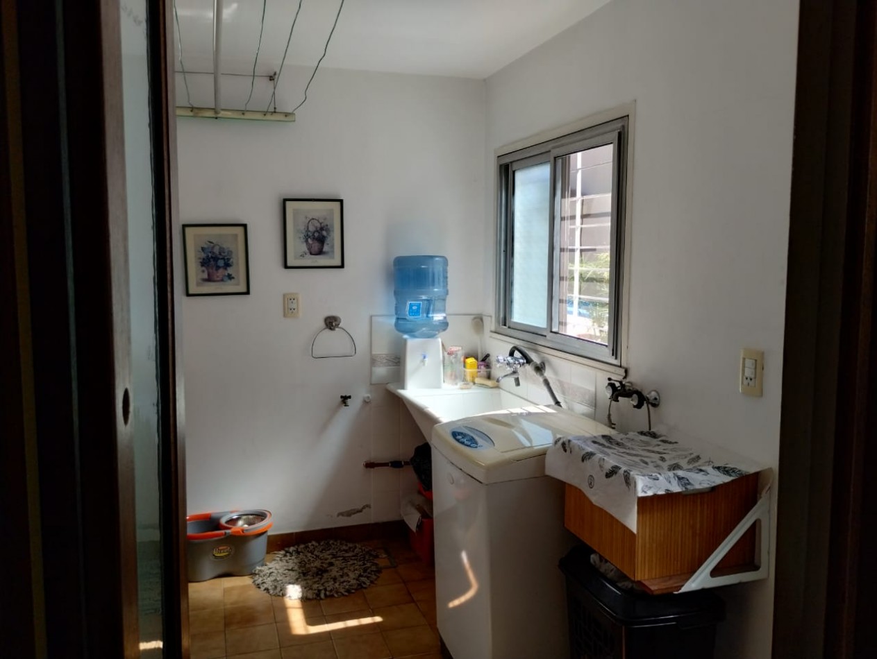 VENTA CASA TRES AMBIENTES EN PLANTA BAJA EN CONJUNTO CON DEPTO EN PRIMER PISO, EZPELETA.