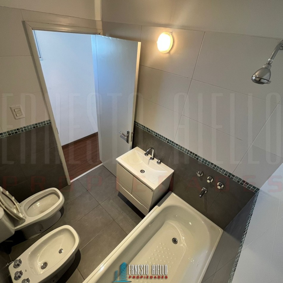ALQUILER LOFT 2 AMBIENTES CON BALCON Y COCHERA en SUBSUELO. QUILMES CENTRO