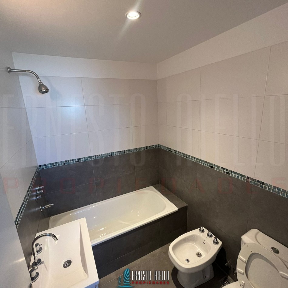 ALQUILER LOFT 2 AMBIENTES CON BALCON Y COCHERA en SUBSUELO. QUILMES CENTRO