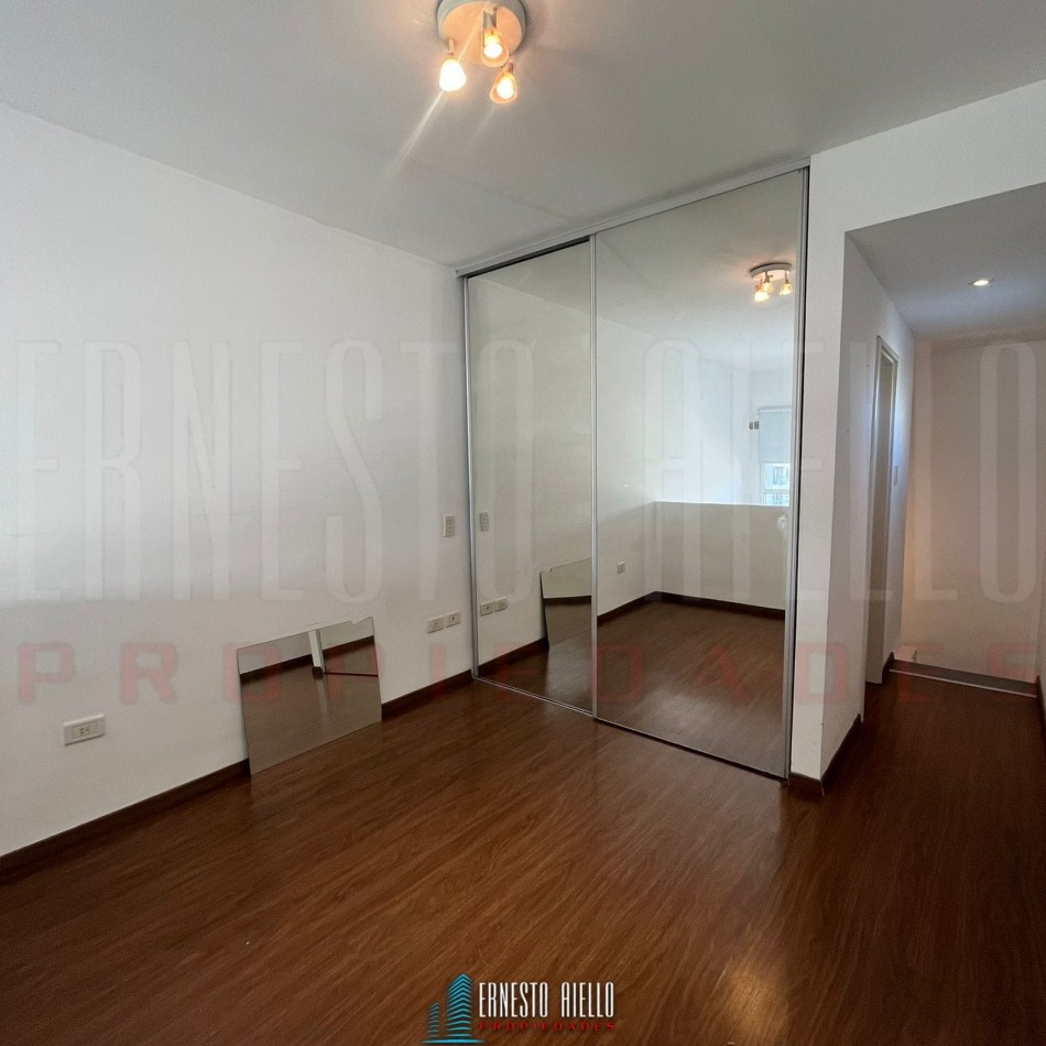 ALQUILER LOFT 2 AMBIENTES CON BALCON Y COCHERA en SUBSUELO. QUILMES CENTRO