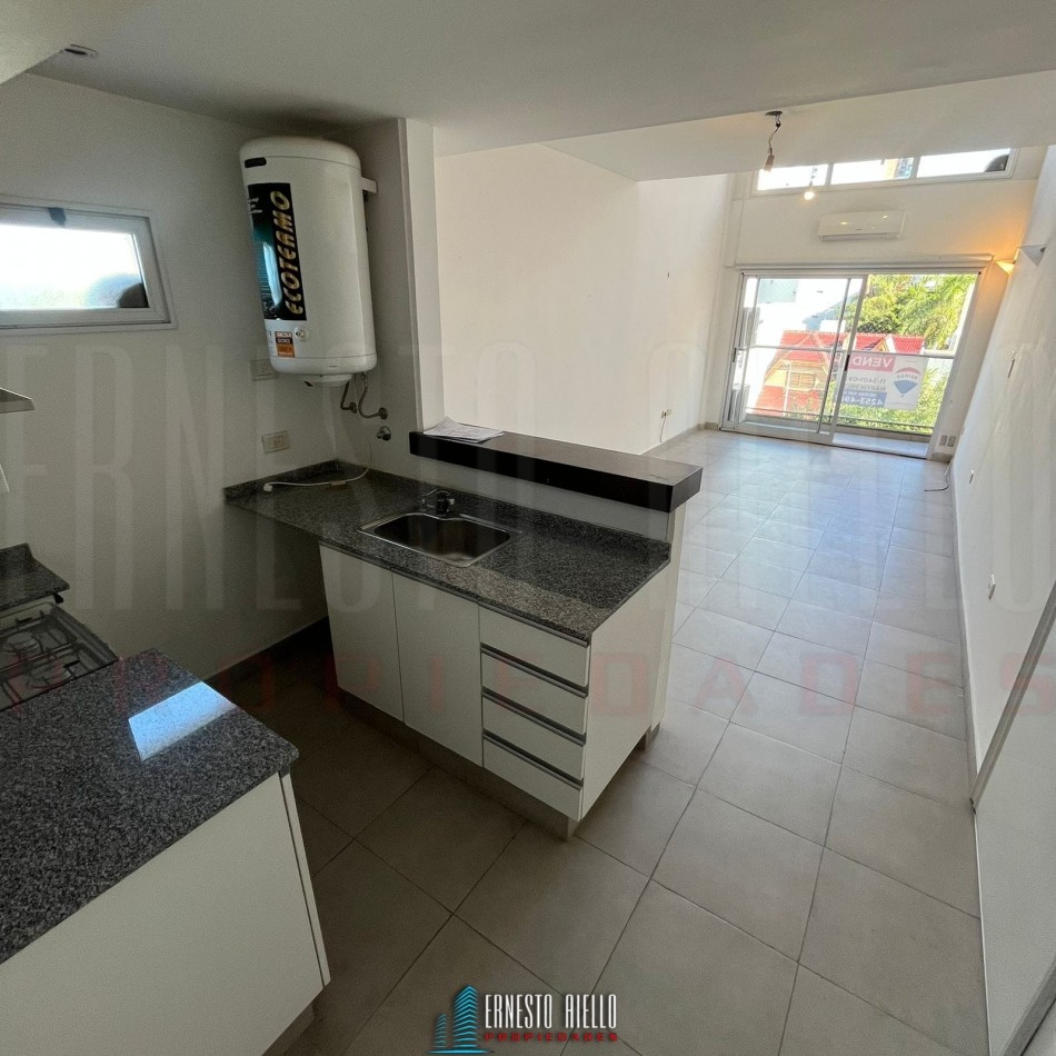 ALQUILER LOFT 2 AMBIENTES CON BALCON Y COCHERA en SUBSUELO. QUILMES CENTRO