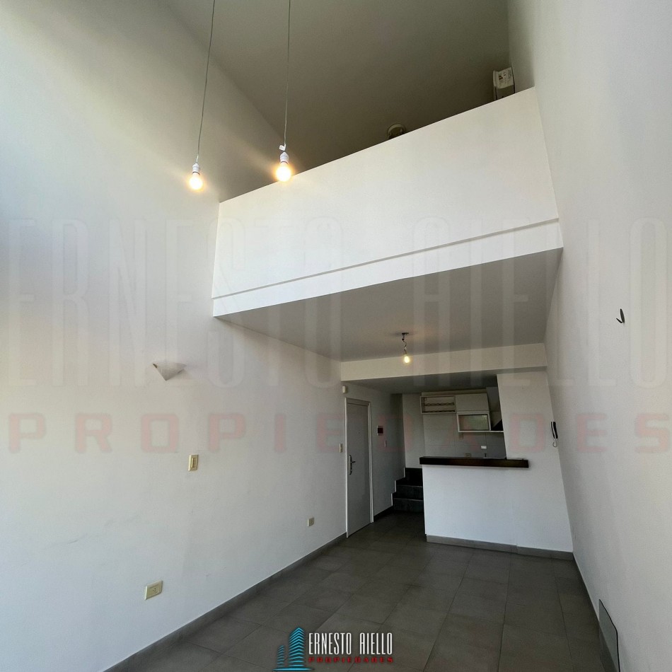 ALQUILER LOFT 2 AMBIENTES CON BALCON Y COCHERA en SUBSUELO. QUILMES CENTRO