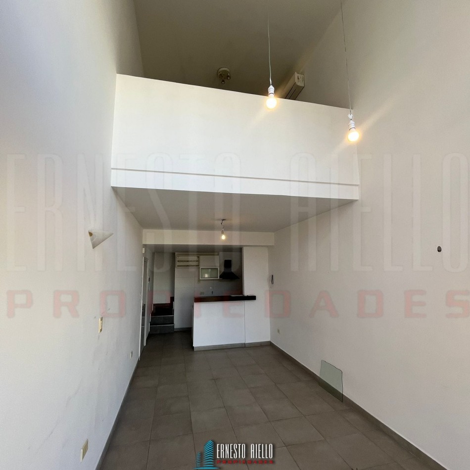 ALQUILER LOFT 2 AMBIENTES CON BALCON Y COCHERA en SUBSUELO. QUILMES CENTRO
