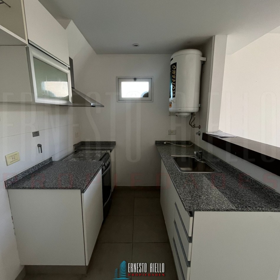 ALQUILER LOFT 2 AMBIENTES CON BALCON Y COCHERA en SUBSUELO. QUILMES CENTRO
