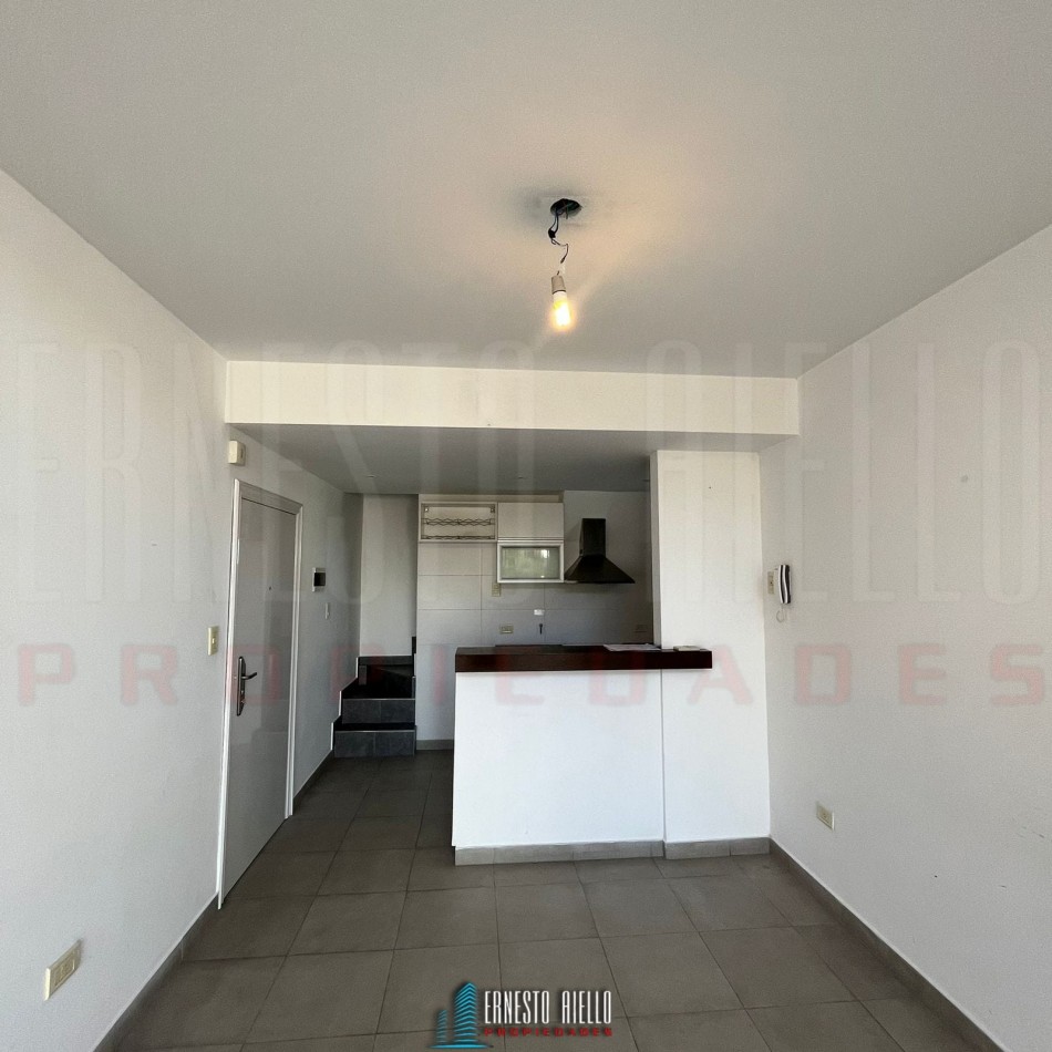 ALQUILER LOFT 2 AMBIENTES CON BALCON Y COCHERA en SUBSUELO. QUILMES CENTRO