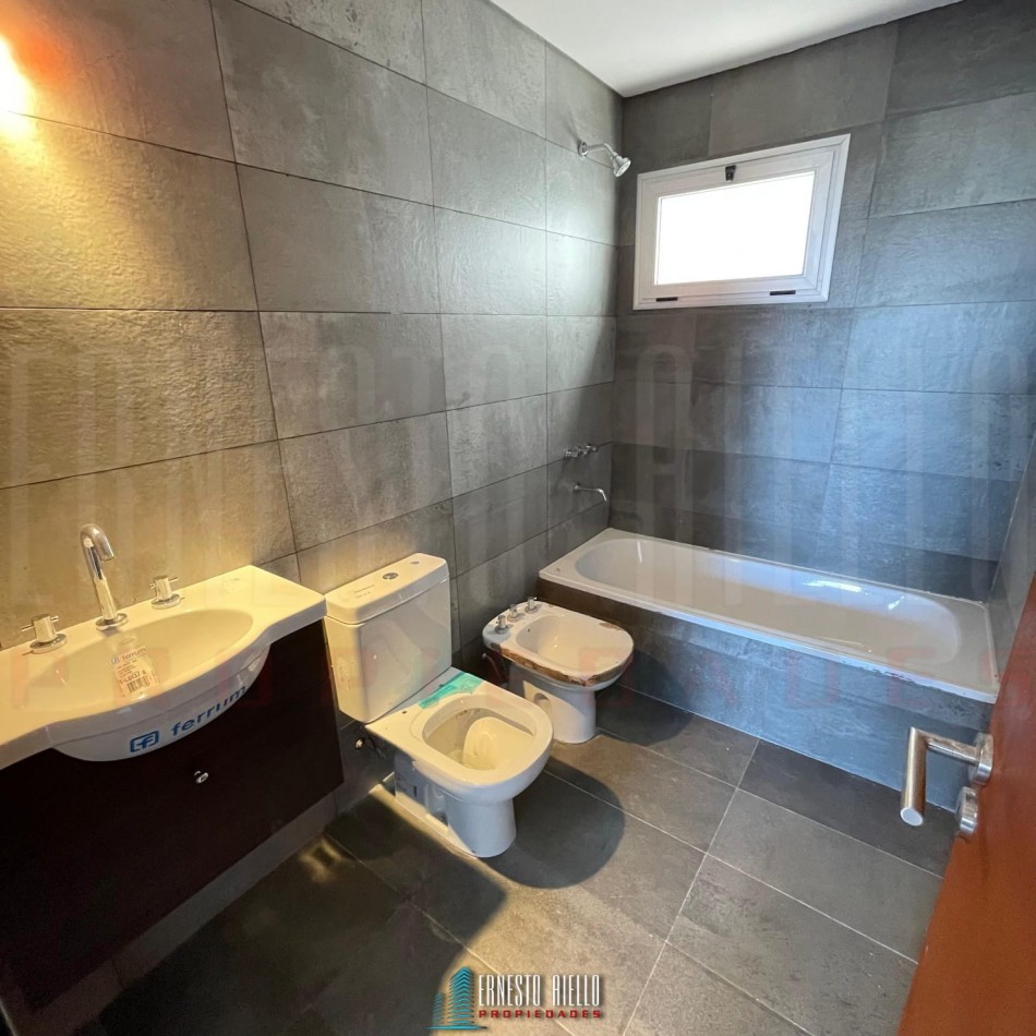 VENTA DEPARTAMENTO 3 AMBIENTES A ESTRENAR CON BALCON Y COCHERA, BERAZATEGUI CENTRO.