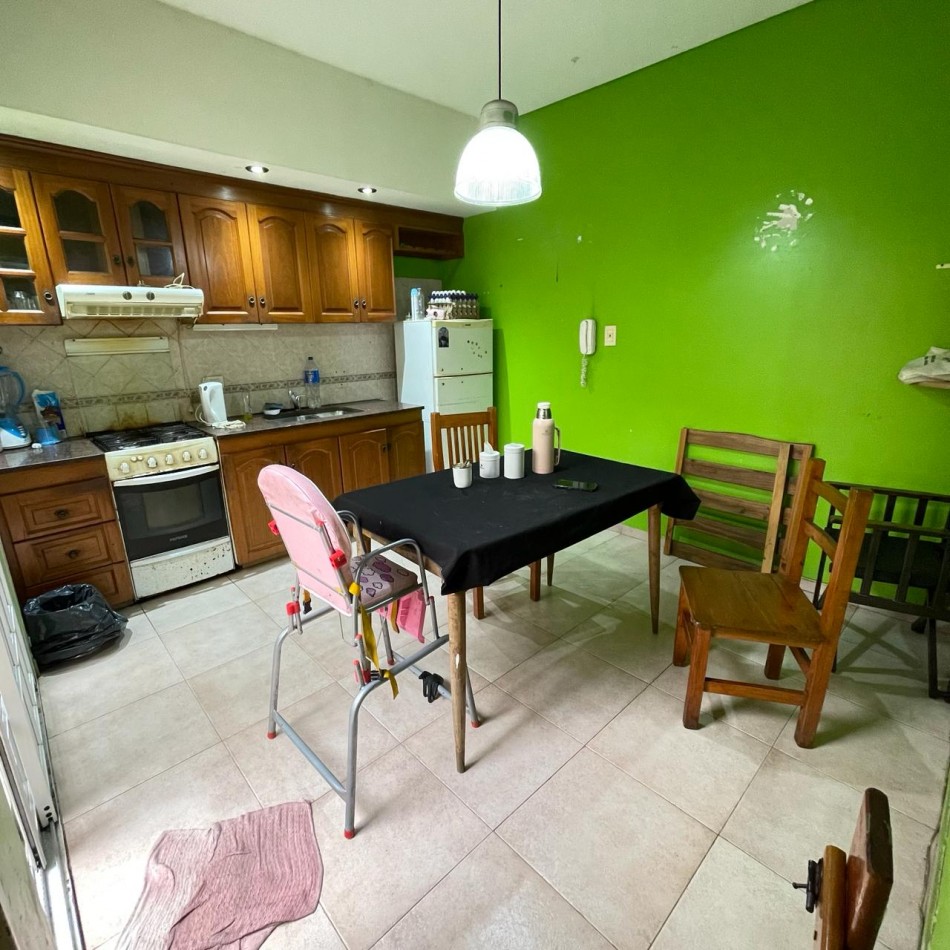 VENTA TRIPLEX 4 AMBIENTES CON COCHERA, QUILMES CENTRO.