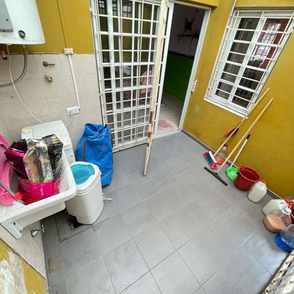 VENTA TRIPLEX 4 AMBIENTES CON COCHERA, QUILMES CENTRO.