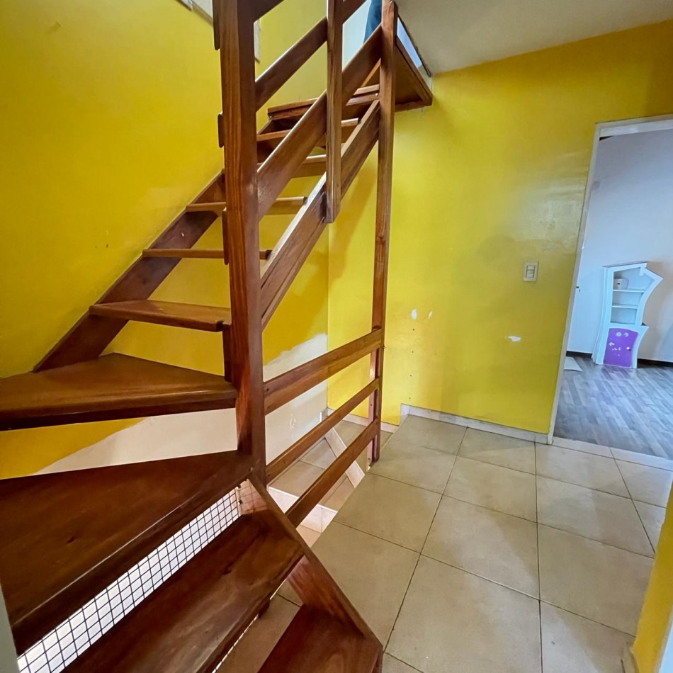 VENTA TRIPLEX 4 AMBIENTES CON COCHERA, QUILMES CENTRO.