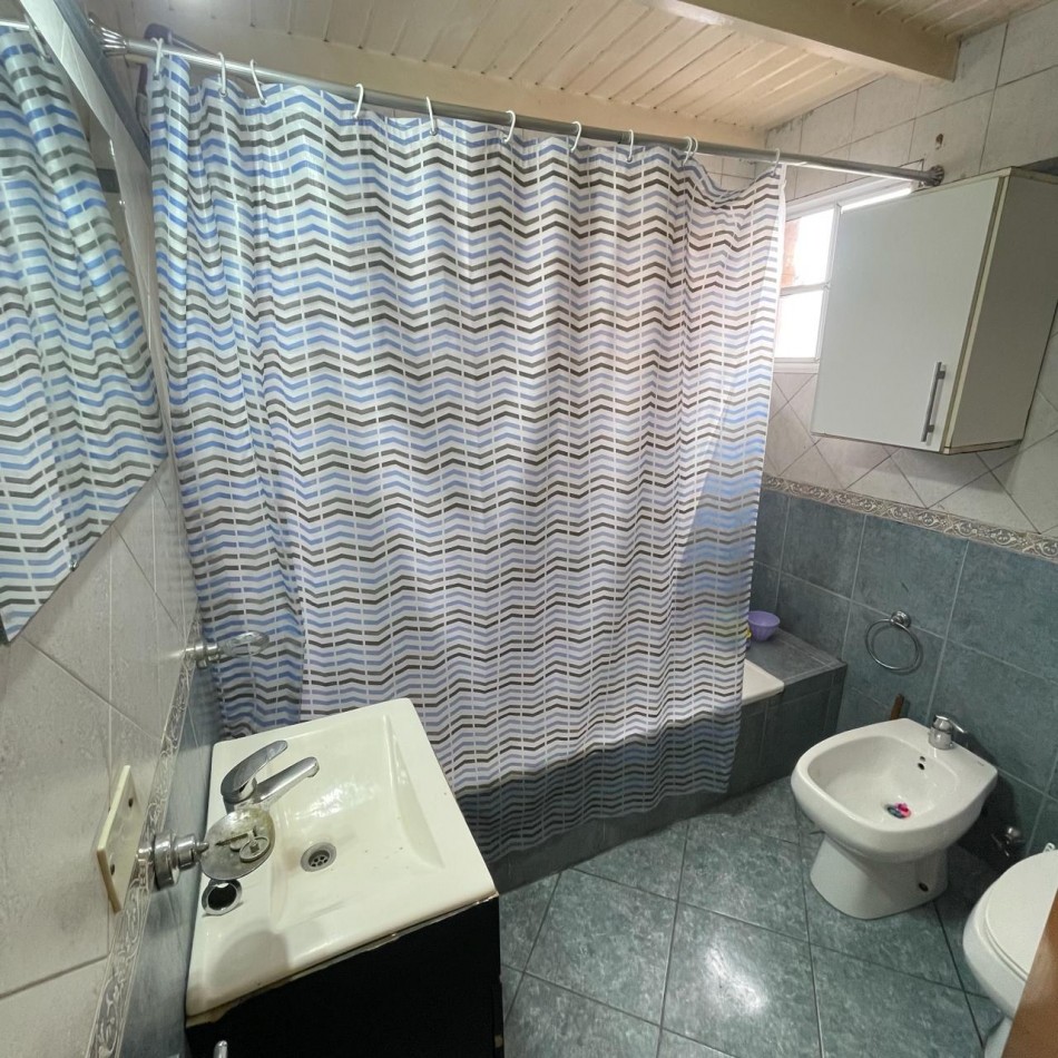 VENTA TRIPLEX 4 AMBIENTES CON COCHERA, QUILMES CENTRO.