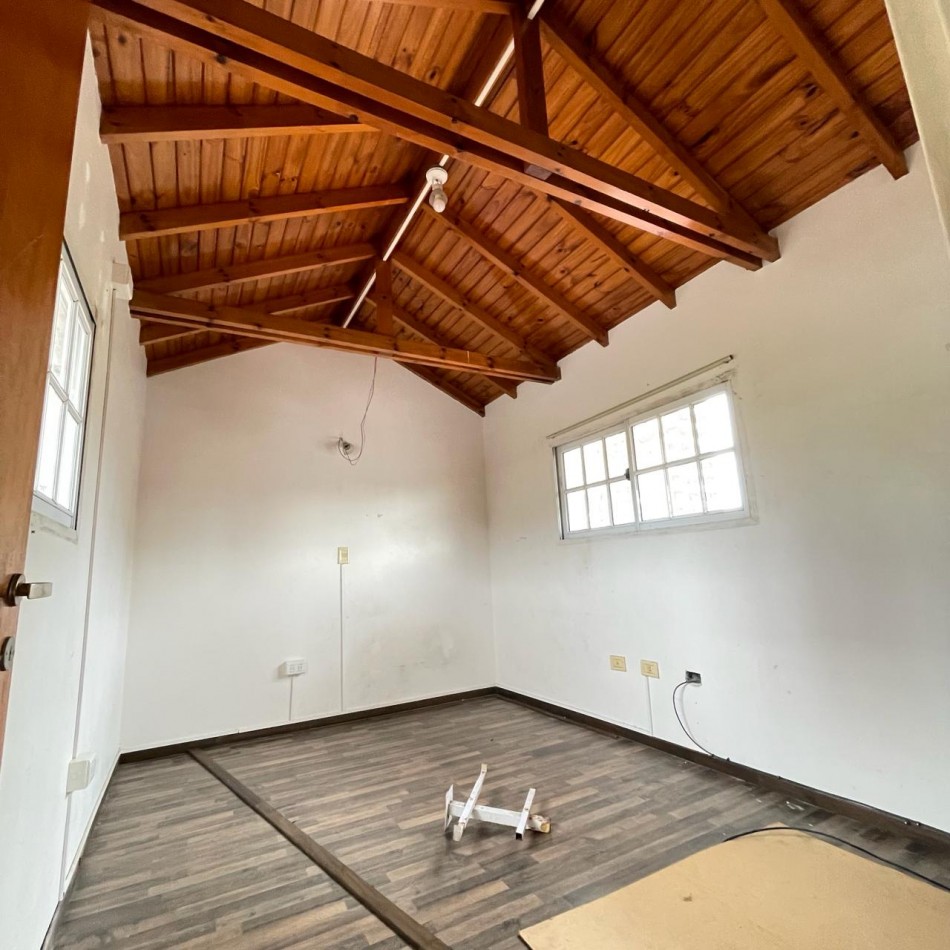 VENTA TRIPLEX 4 AMBIENTES CON COCHERA, QUILMES CENTRO.