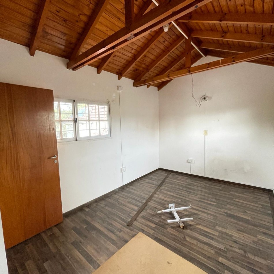 VENTA TRIPLEX 4 AMBIENTES CON COCHERA, QUILMES CENTRO.