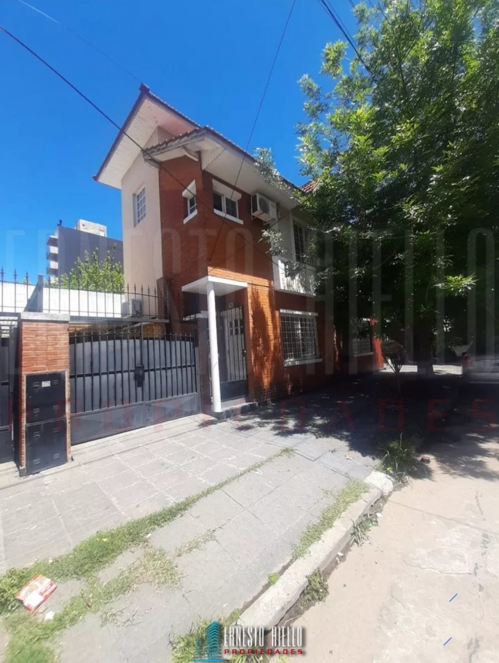 VENTA TRIPLEX 4 AMBIENTES CON COCHERA, QUILMES CENTRO.