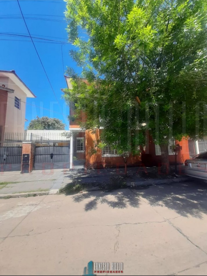 VENTA TRIPLEX 4 AMBIENTES CON COCHERA, QUILMES CENTRO.
