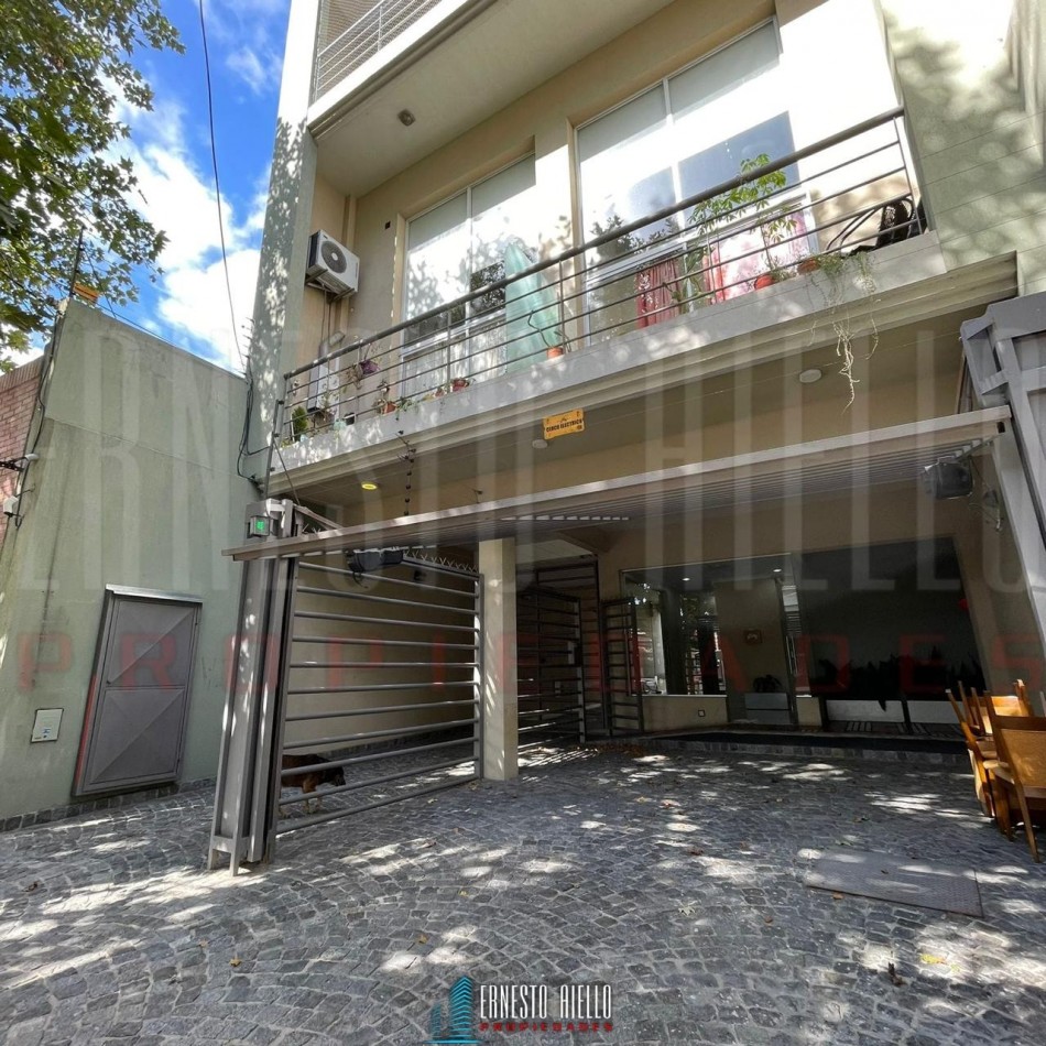 ALQUILER DEPARTAMENTO TIPO DUPLEX 4 AMBIENTES, CON 2 COCHERAS, PATIOS Y BALCON.