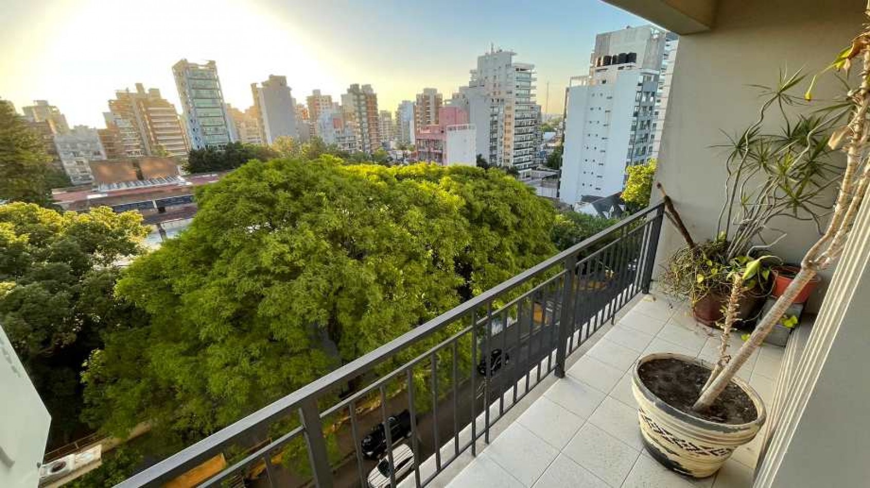 ALQUILER ESPECTACULAR SEMIPISO DE 4 AMBIENTES CON 2 COCHERAS Y EXCELENTES VISTAS