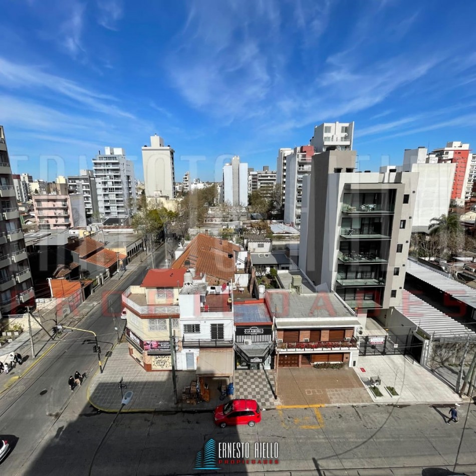 ALQUILER DPTO. 2 AMBIENTES CON COCHERA. "MACONDA V". QUILMES CENTRO