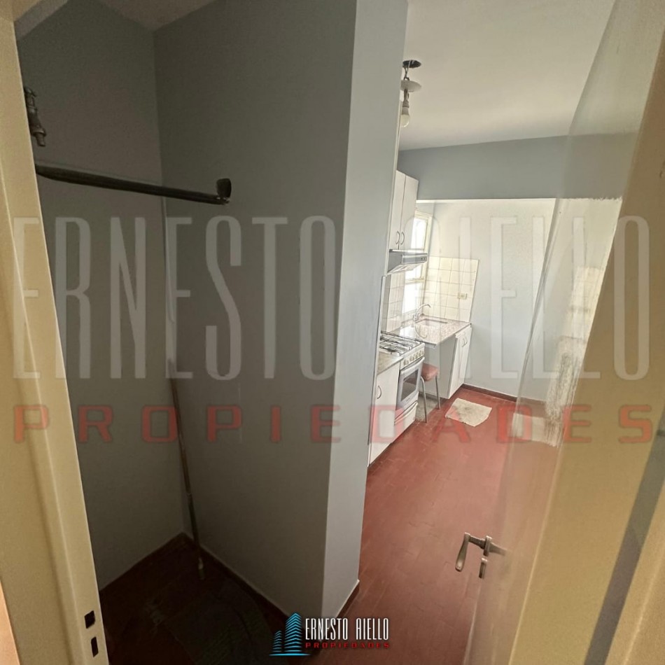 ¡RETASADO! VENTA DPTO 3 AMBIENTES CON DOBLE CIRCULACION Y BAULERA, PISO 14, QUILMES CENTRO.