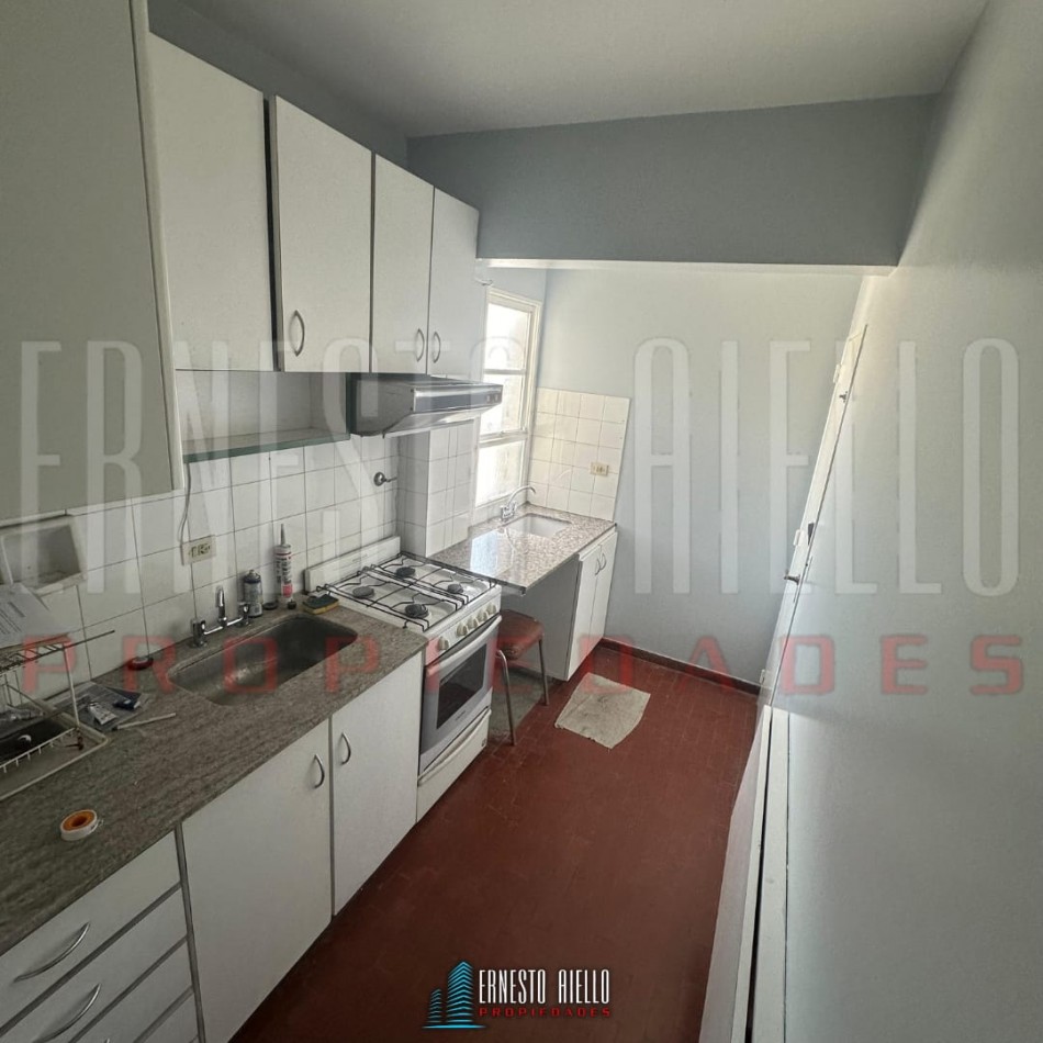 ¡RETASADO! VENTA DPTO 3 AMBIENTES CON DOBLE CIRCULACION Y BAULERA, PISO 14, QUILMES CENTRO.