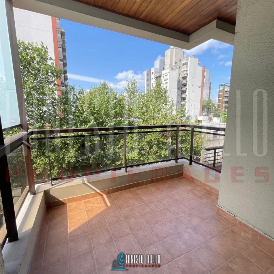 ALQUILER SEMIPISO 2 AMBIENTES CON COCHERA Y BALCON ATERRAZADO, QUILMES CENTRO.