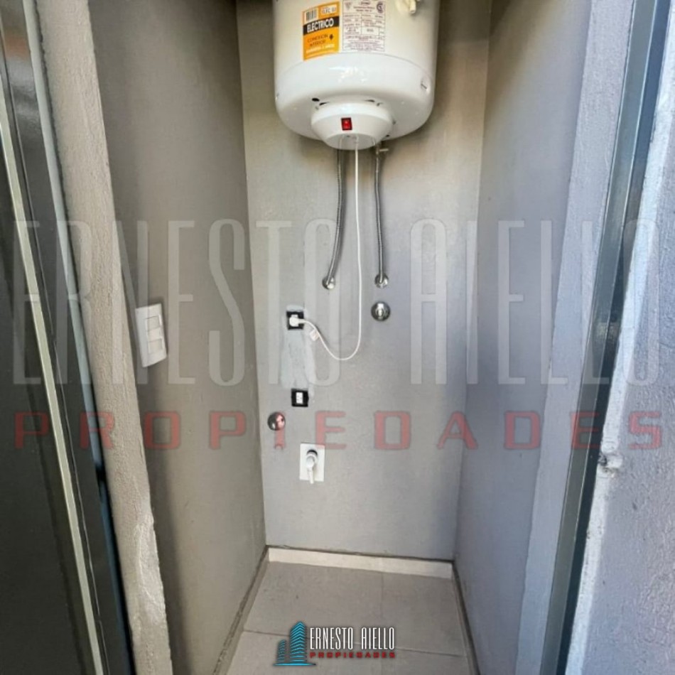 ALQUILER SEMIPISO 2 AMBIENTES CON COCHERA DESCUBIERTA EN QUILMES CENTRO.
