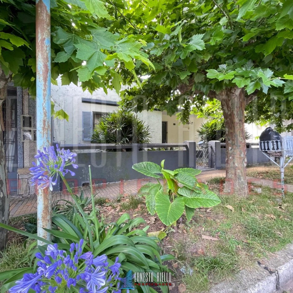VENTA CASA 3 AMBIENTES SANTA FE AL 300 EZPELETA.