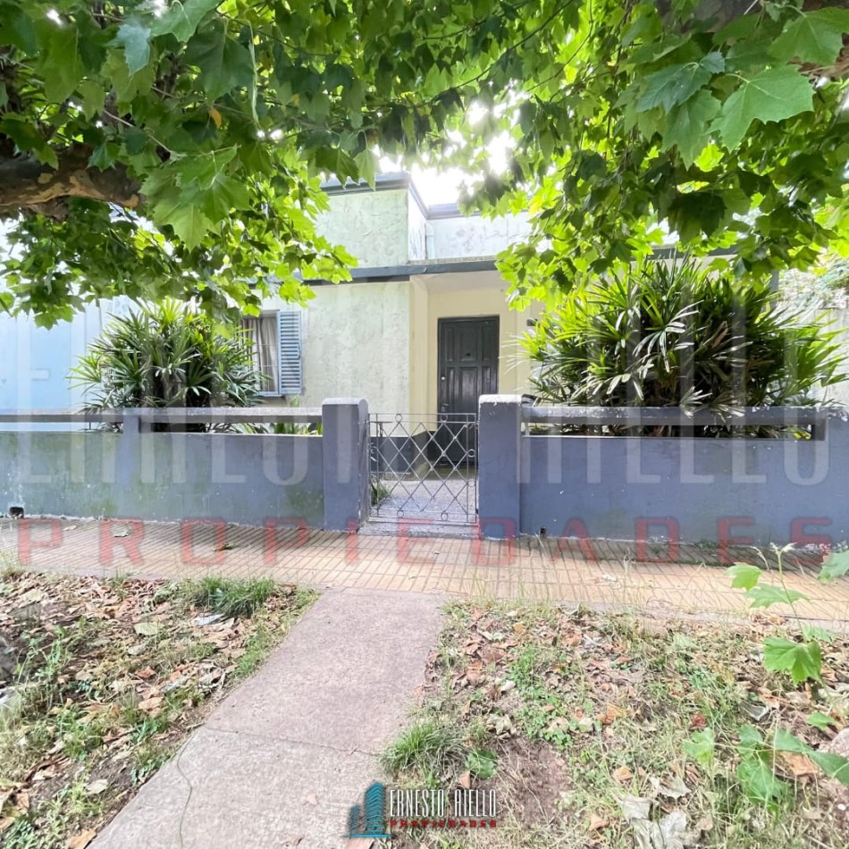 VENTA CASA 3 AMBIENTES SANTA FE AL 300 EZPELETA.