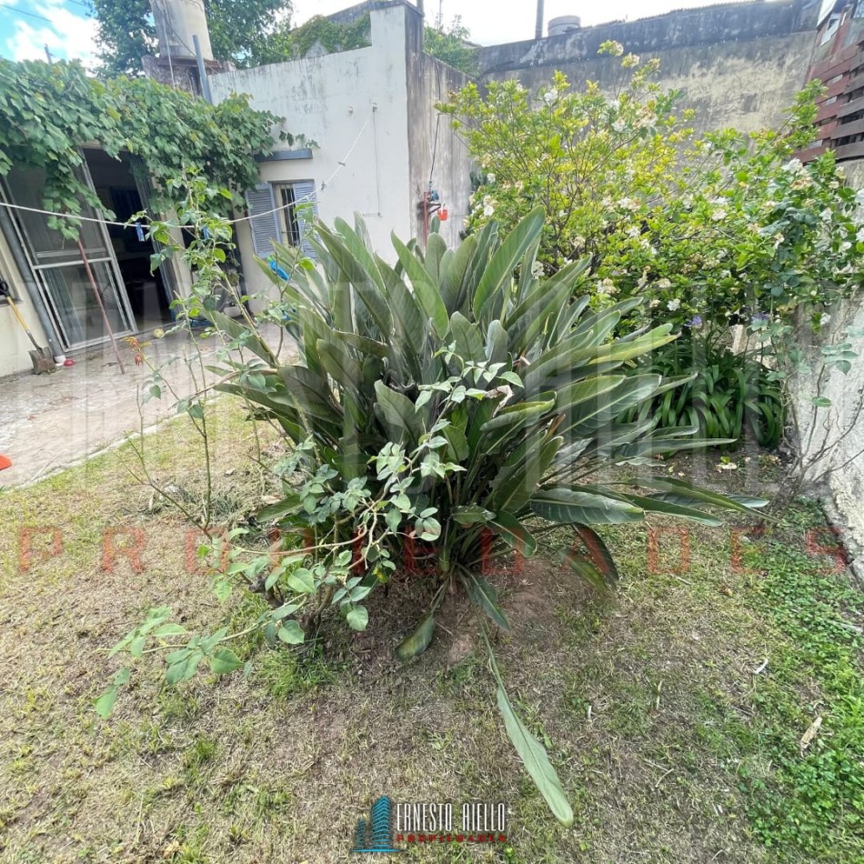 VENTA CASA 3 AMBIENTES SANTA FE AL 300 EZPELETA.