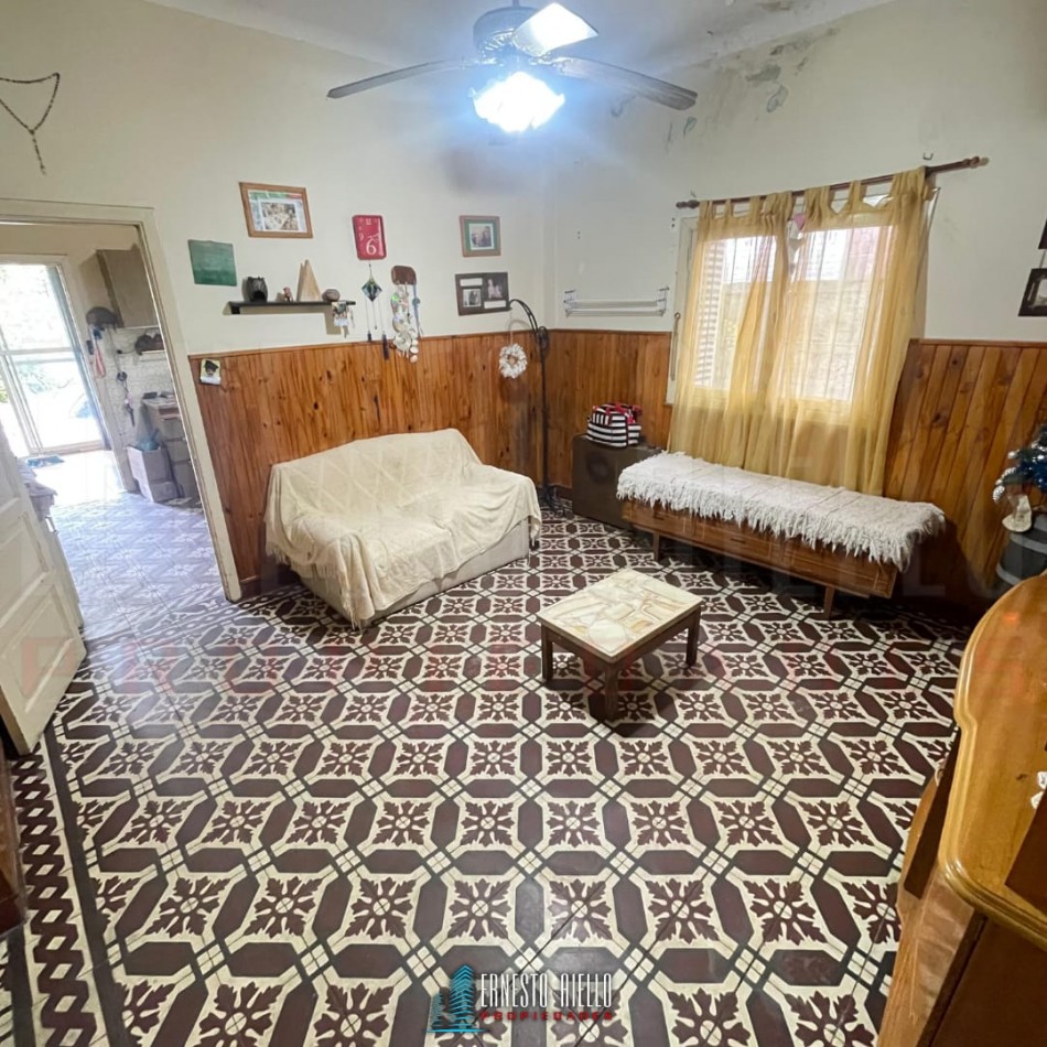 VENTA CASA 3 AMBIENTES SANTA FE AL 300 EZPELETA.