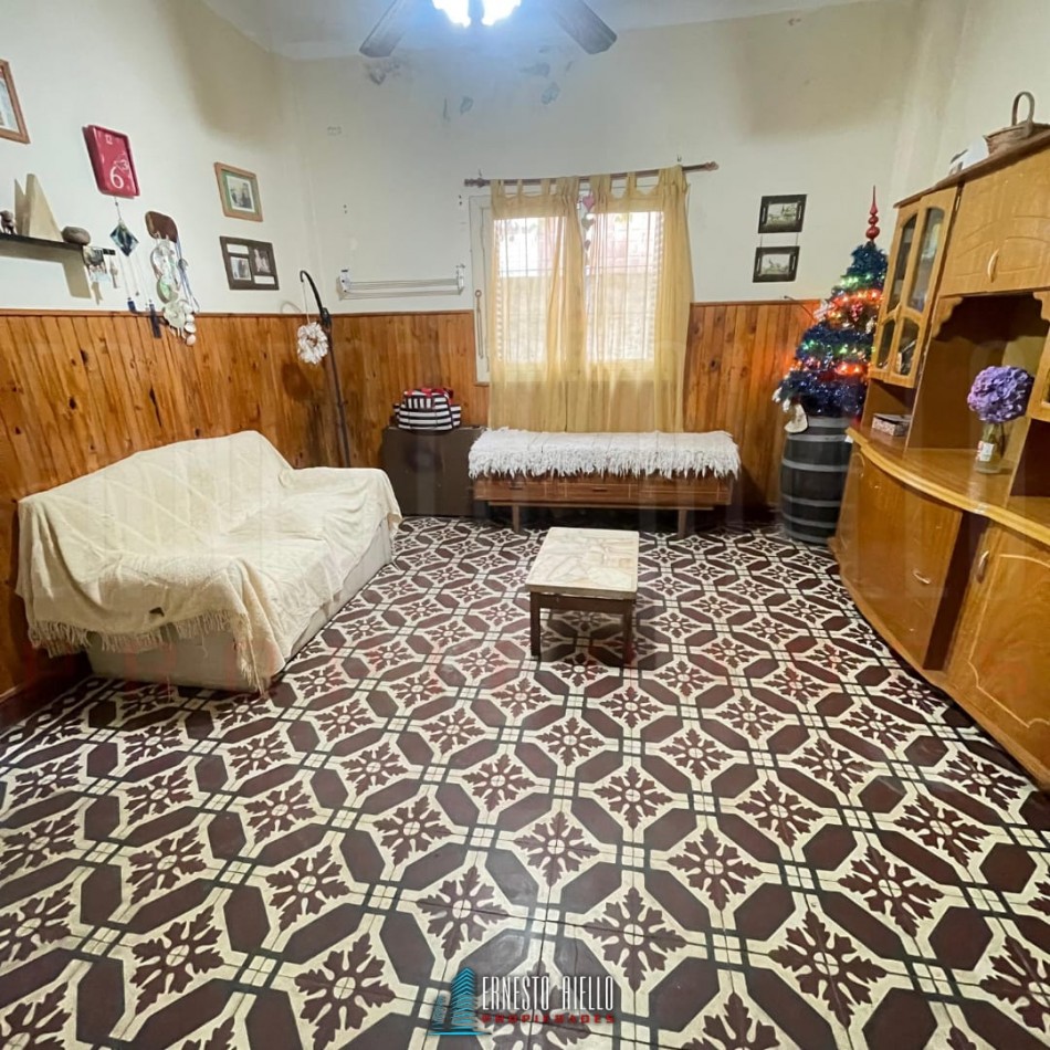 VENTA CASA 3 AMBIENTES SANTA FE AL 300 EZPELETA.