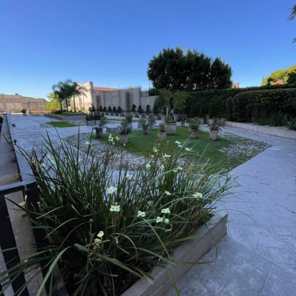 VENTA ESPECTACULAR SEMIPISO DE 4 AMBIENTES CON 2 COCHERAS Y EXCELENTES VISTAS