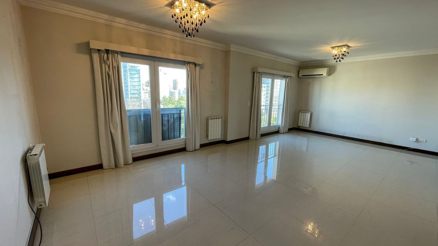 VENTA ESPECTACULAR SEMIPISO DE 4 AMBIENTES CON 2 COCHERAS Y EXCELENTES VISTAS