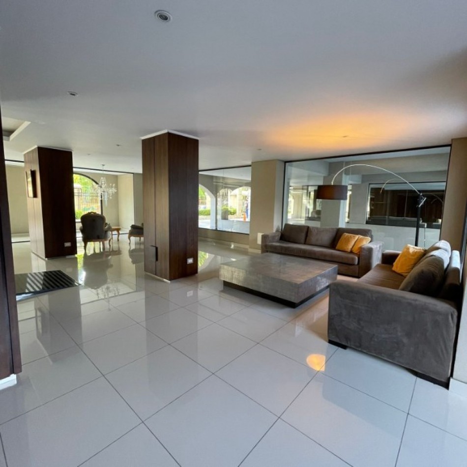 VENTA ESPECTACULAR SEMIPISO DE 4 AMBIENTES CON 2 COCHERAS Y EXCELENTES VISTAS