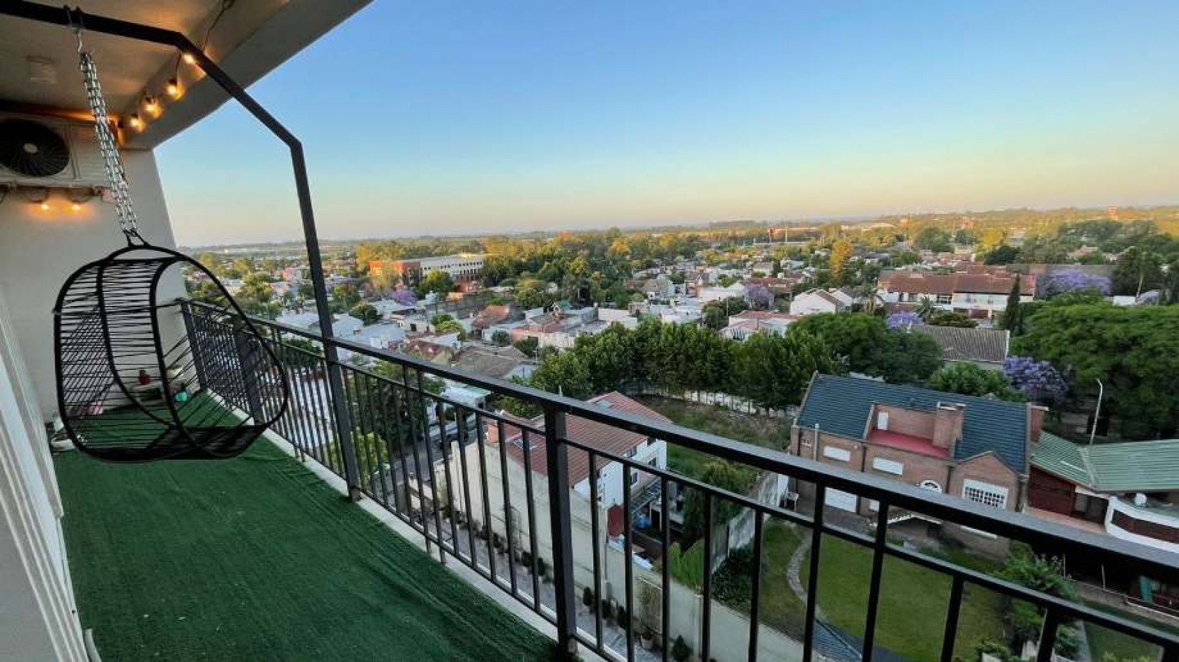 VENTA ESPECTACULAR SEMIPISO DE 4 AMBIENTES CON 2 COCHERAS Y EXCELENTES VISTAS