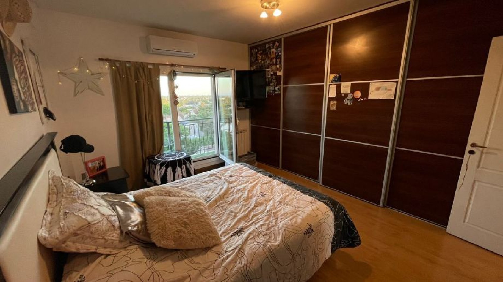 VENTA ESPECTACULAR SEMIPISO DE 4 AMBIENTES CON 2 COCHERAS Y EXCELENTES VISTAS