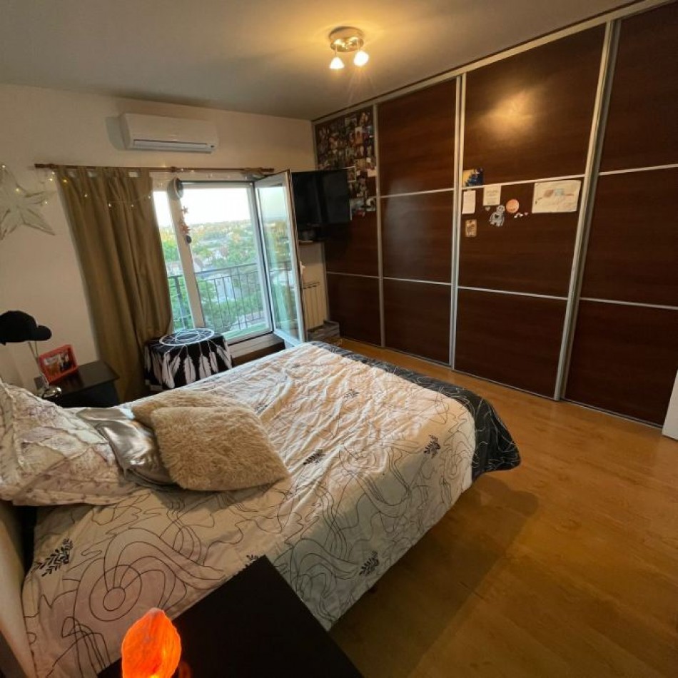 VENTA ESPECTACULAR SEMIPISO DE 4 AMBIENTES CON 2 COCHERAS Y EXCELENTES VISTAS
