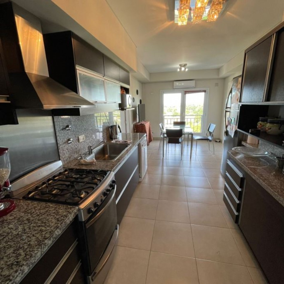 VENTA ESPECTACULAR SEMIPISO DE 4 AMBIENTES CON 2 COCHERAS Y EXCELENTES VISTAS