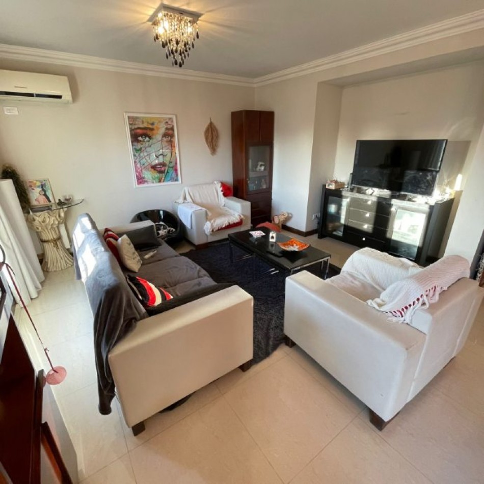 VENTA ESPECTACULAR SEMIPISO DE 4 AMBIENTES CON 2 COCHERAS Y EXCELENTES VISTAS