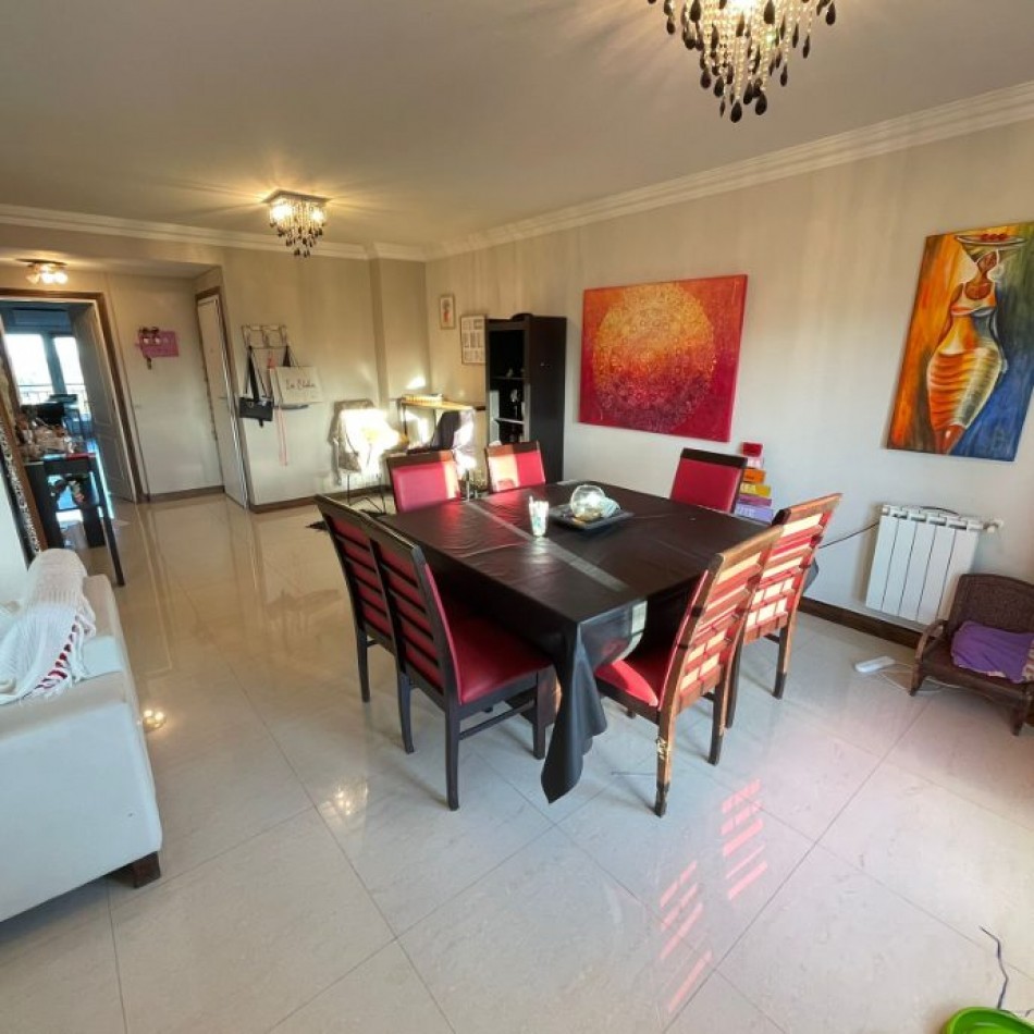 VENTA ESPECTACULAR SEMIPISO DE 4 AMBIENTES CON 2 COCHERAS Y EXCELENTES VISTAS