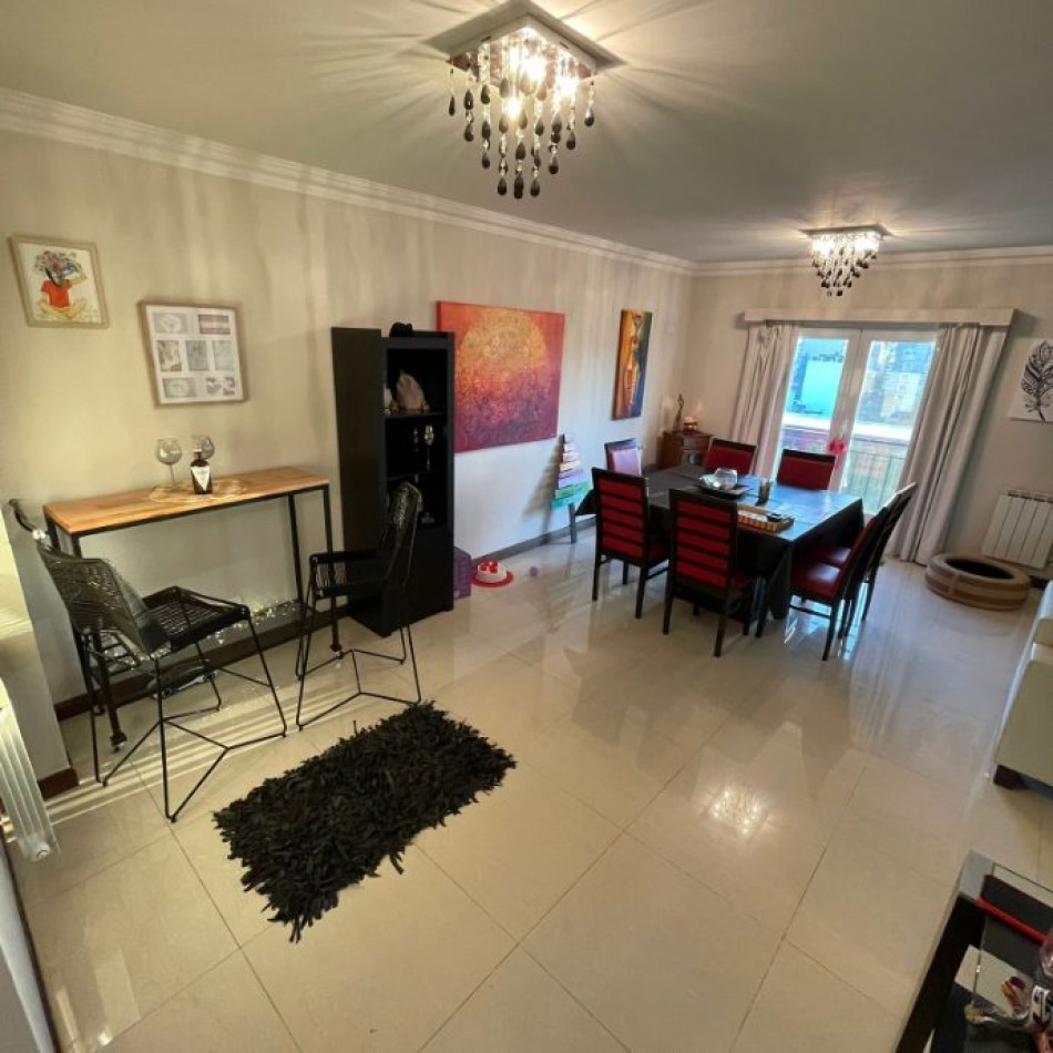 VENTA ESPECTACULAR SEMIPISO DE 4 AMBIENTES CON 2 COCHERAS Y EXCELENTES VISTAS