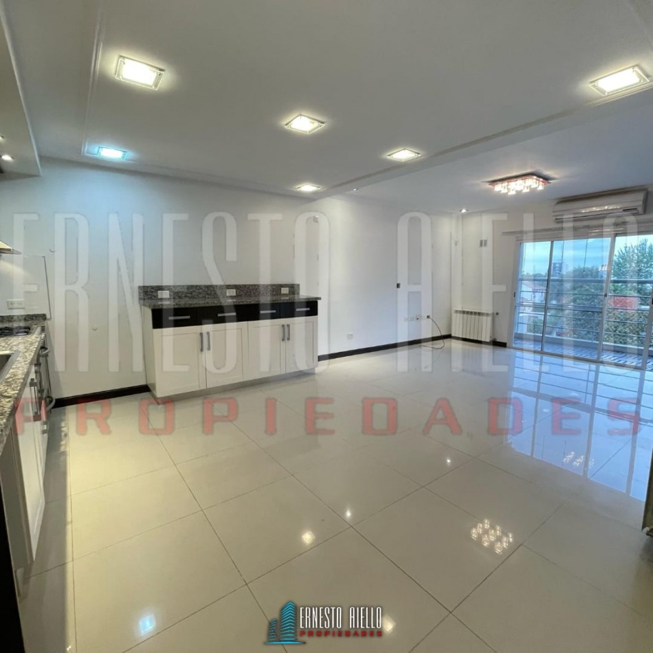 ALQUILER DEPARTAMENTO TIPO DUPLEX 4 AMBIENTES, CON 2 COCHERAS, PATIOS Y BALCON.