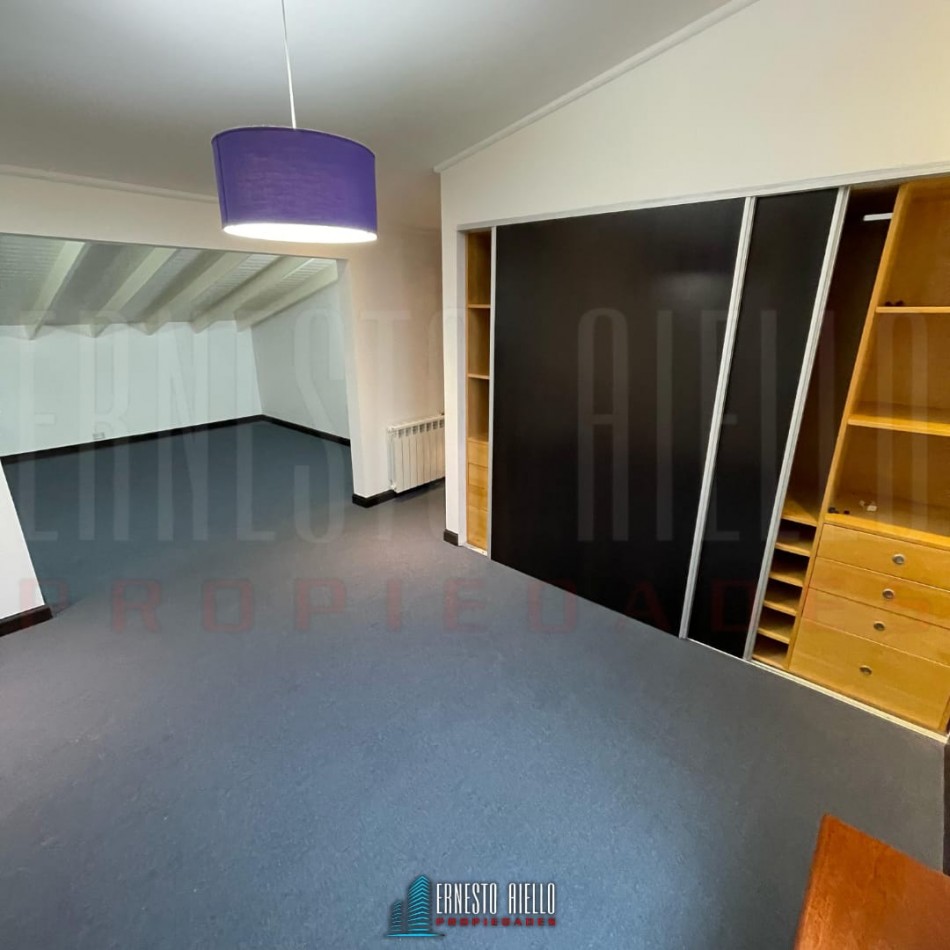 ALQUILER DEPARTAMENTO TIPO DUPLEX 4 AMBIENTES, CON 2 COCHERAS, PATIOS Y BALCON.