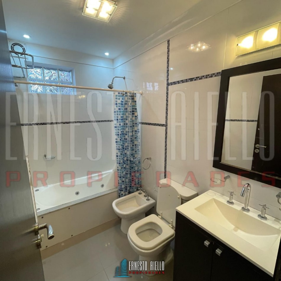 ALQUILER DEPARTAMENTO TIPO DUPLEX 4 AMBIENTES, CON 2 COCHERAS, PATIOS Y BALCON.